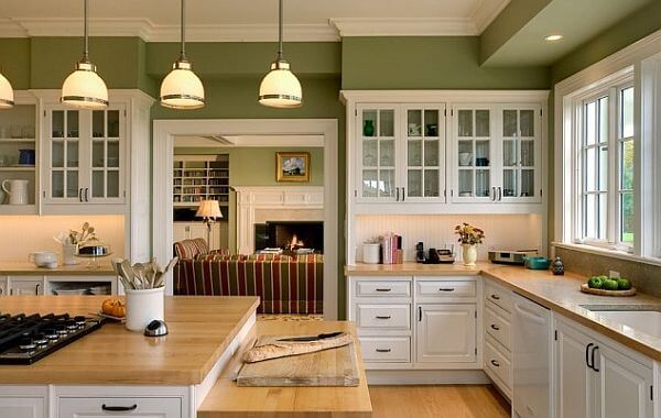 Màu sơn nhà đẹp mang đến sự thư giãn cho phòng khách, nhà bếp hay phòng tắm với gam màu xanh-trắng-kết hợp màu cam ấm áp.