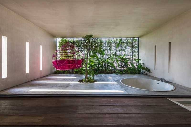 Phòng tắm được thiết kế rộng rãi thư giãn cho gia chủ