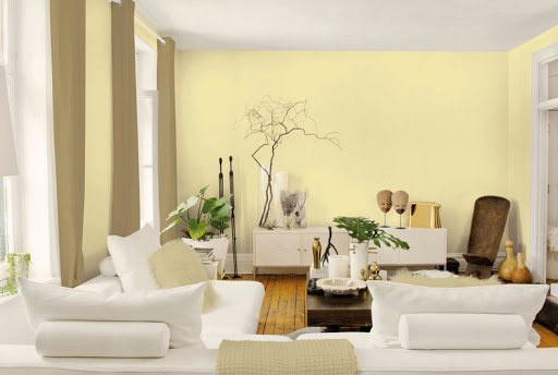 Sơn nhà phòng khách mầu vàng tạo không gian ấm cúng hơn